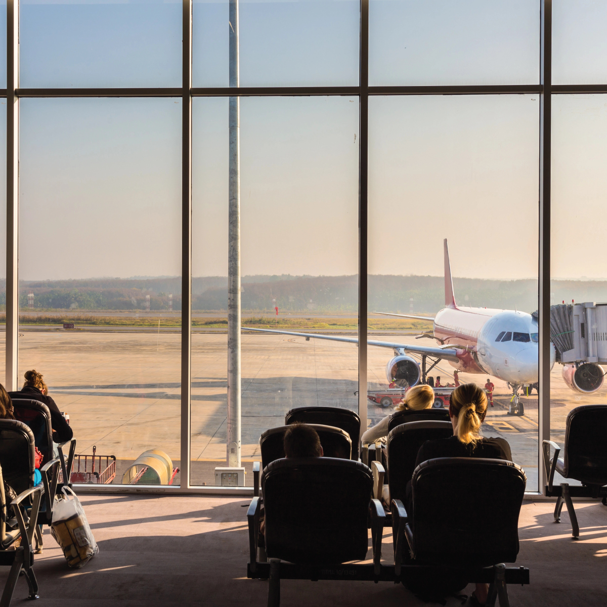 Αεροδρόμια-Σταθμοί-τρένων-&-Λεωφορείων